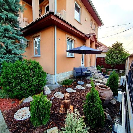 Airport Luxury Apartman 42 Вечийш Екстер'єр фото