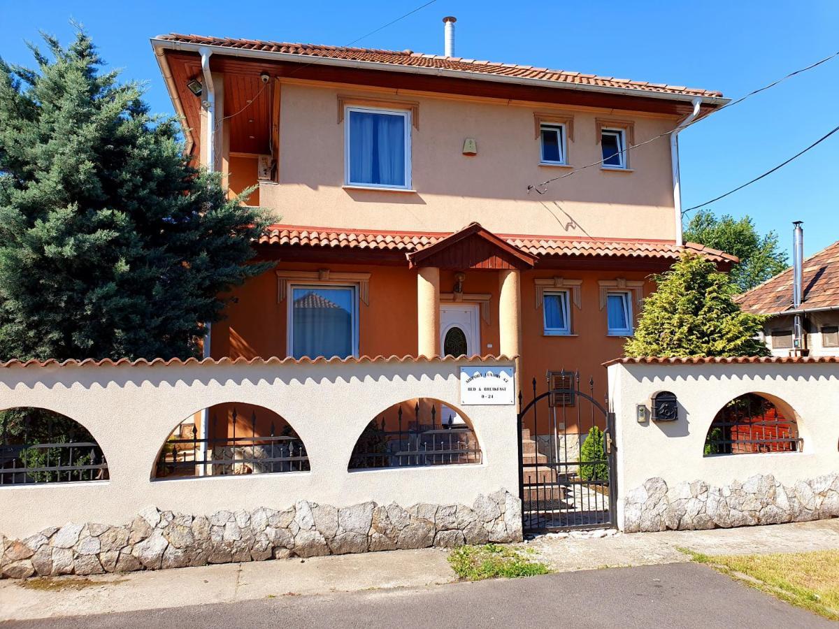 Airport Luxury Apartman 42 Вечийш Екстер'єр фото