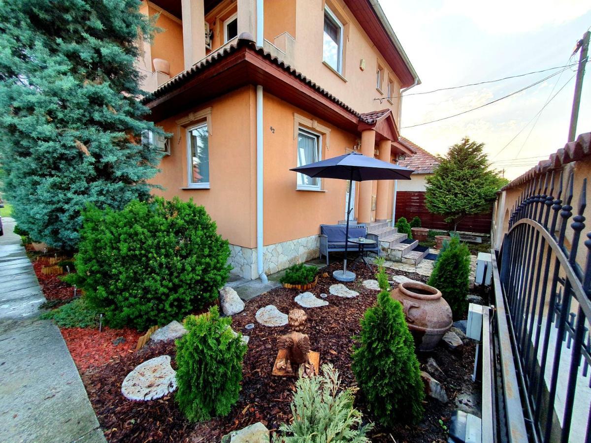 Airport Luxury Apartman 42 Вечийш Екстер'єр фото
