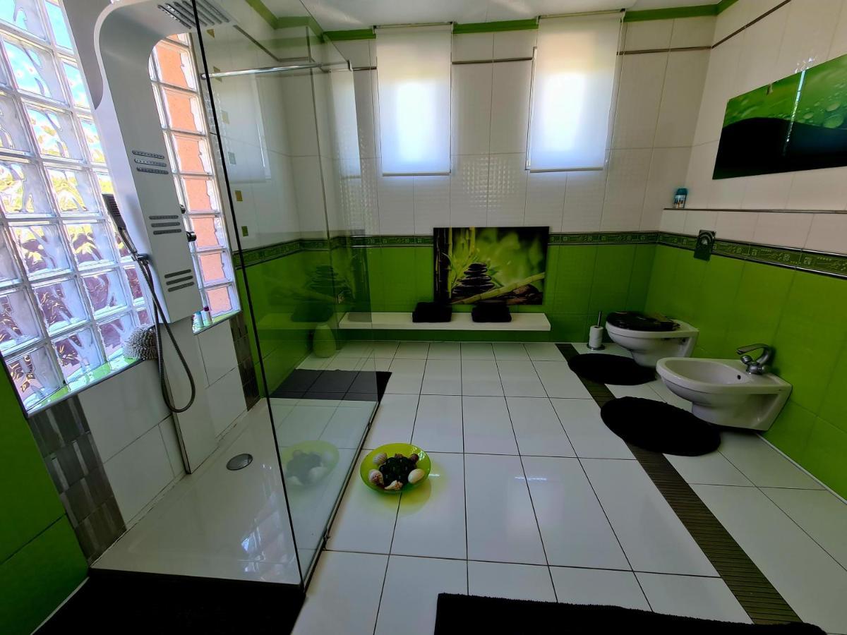 Airport Luxury Apartman 42 Вечийш Екстер'єр фото
