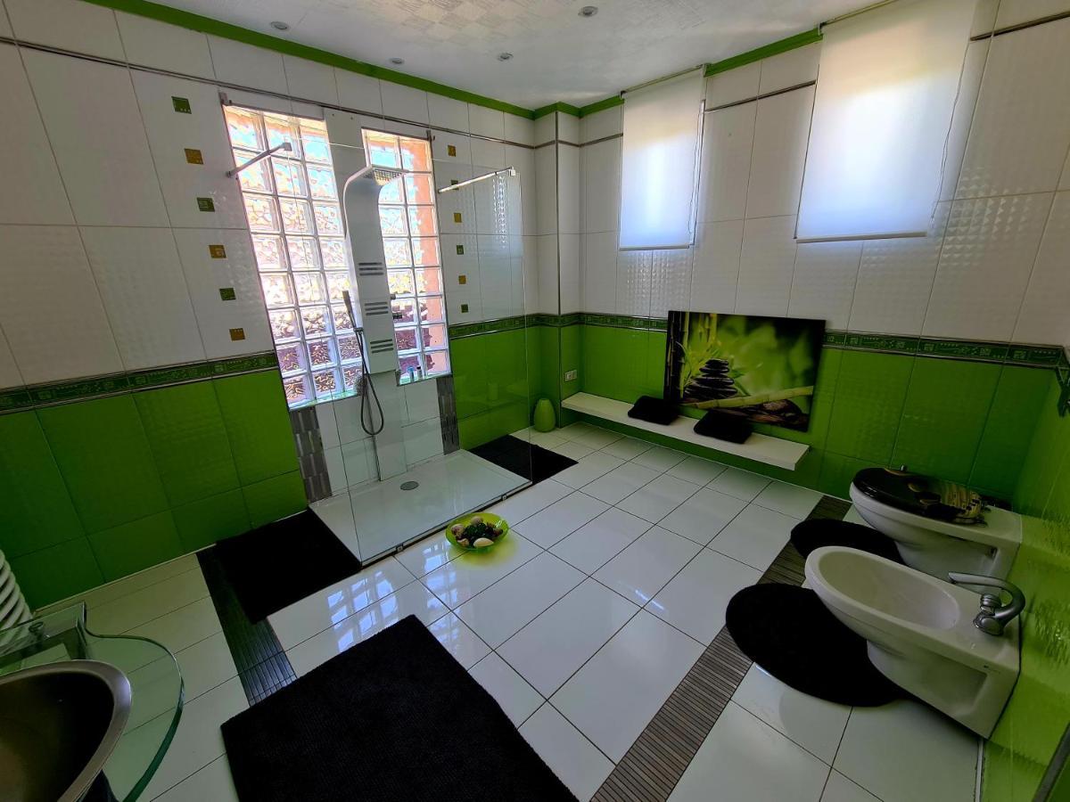 Airport Luxury Apartman 42 Вечийш Екстер'єр фото