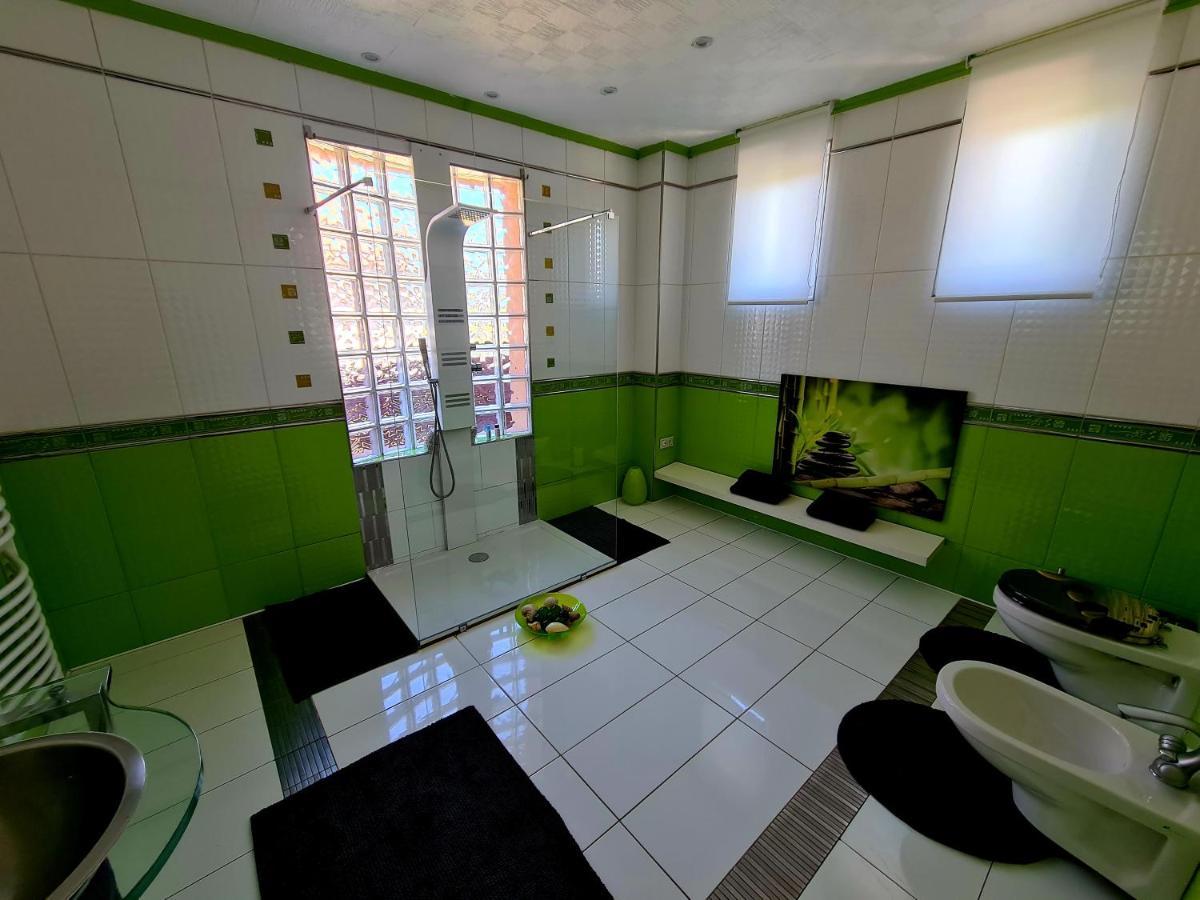 Airport Luxury Apartman 42 Вечийш Екстер'єр фото