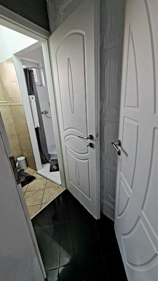 Airport Luxury Apartman 42 Вечийш Екстер'єр фото
