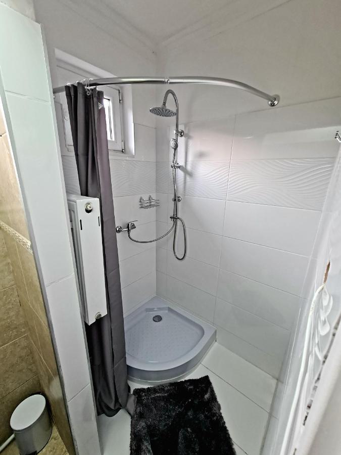 Airport Luxury Apartman 42 Вечийш Екстер'єр фото